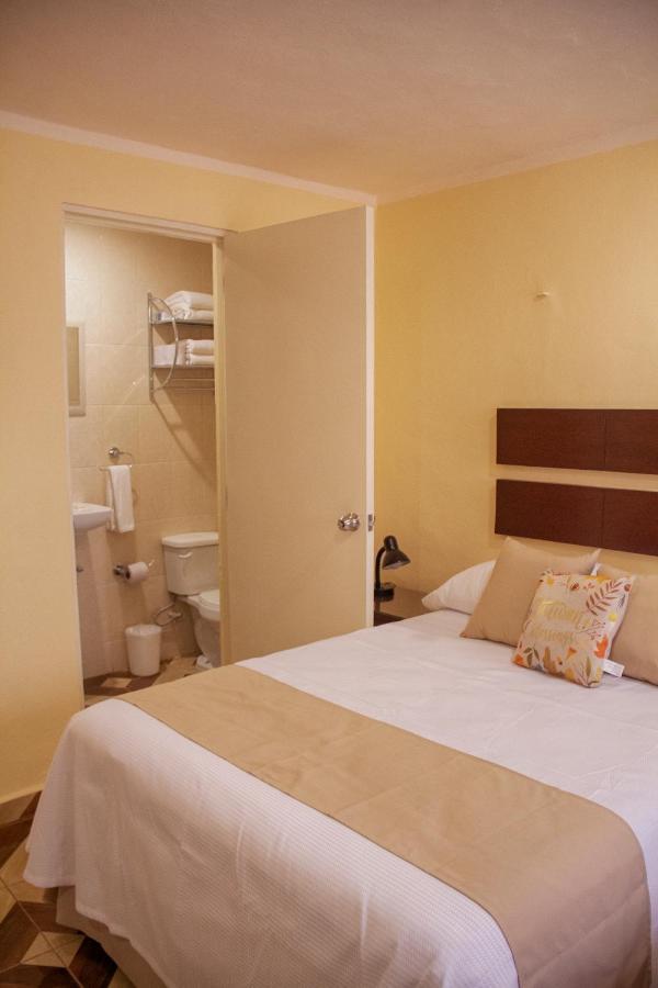 메리다 Casa 3 Torres En El Barrio Santiago, Centro. 빌라 외부 사진